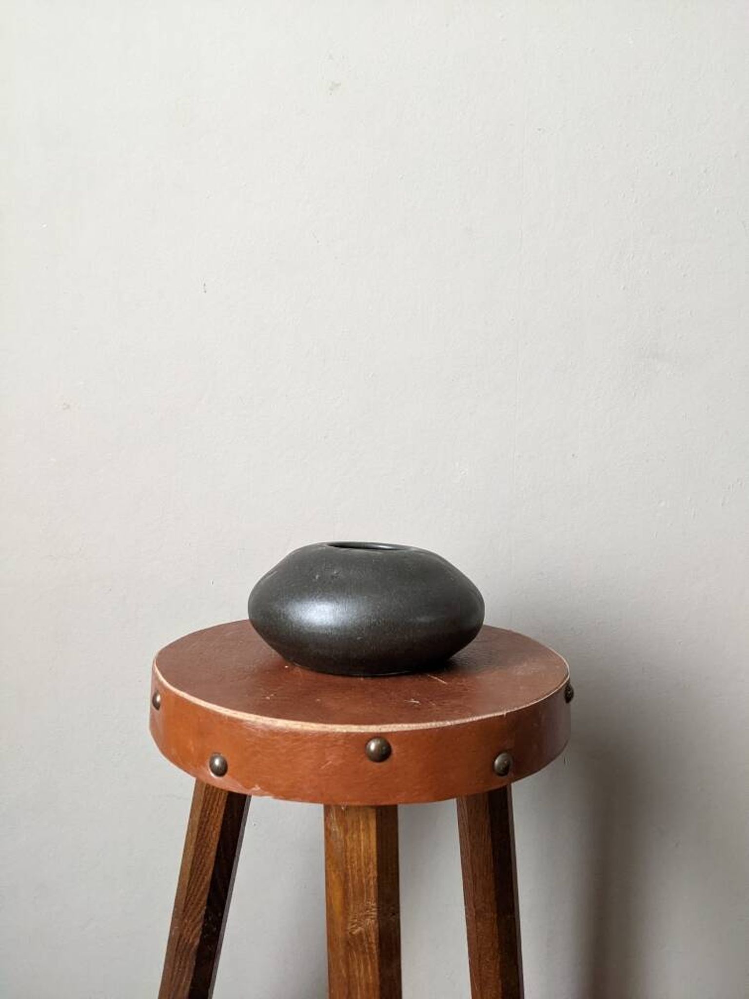 handmade ceramic vase japandi design wabi-sabi slow decoration