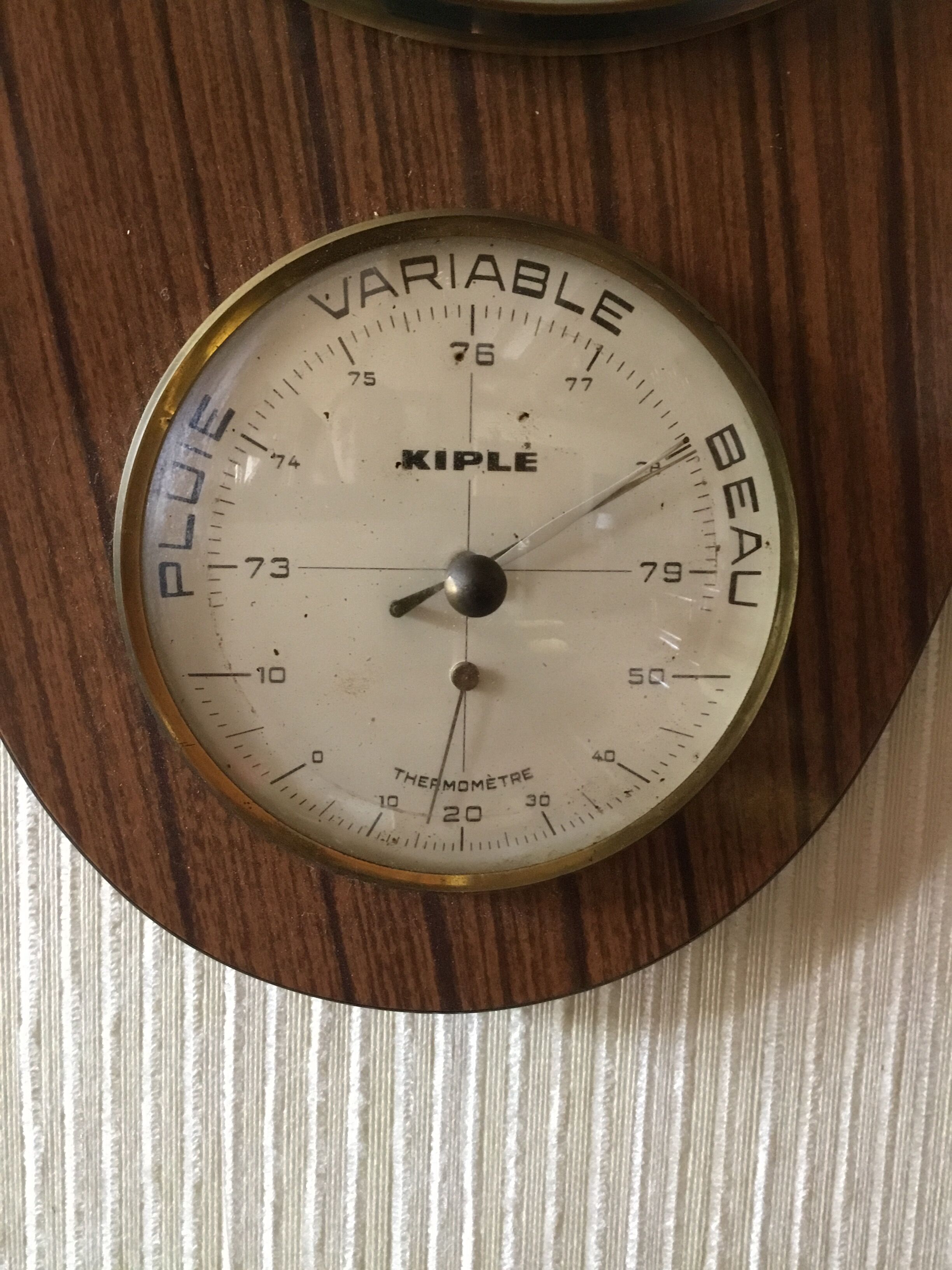 Kiplé clock in Formica