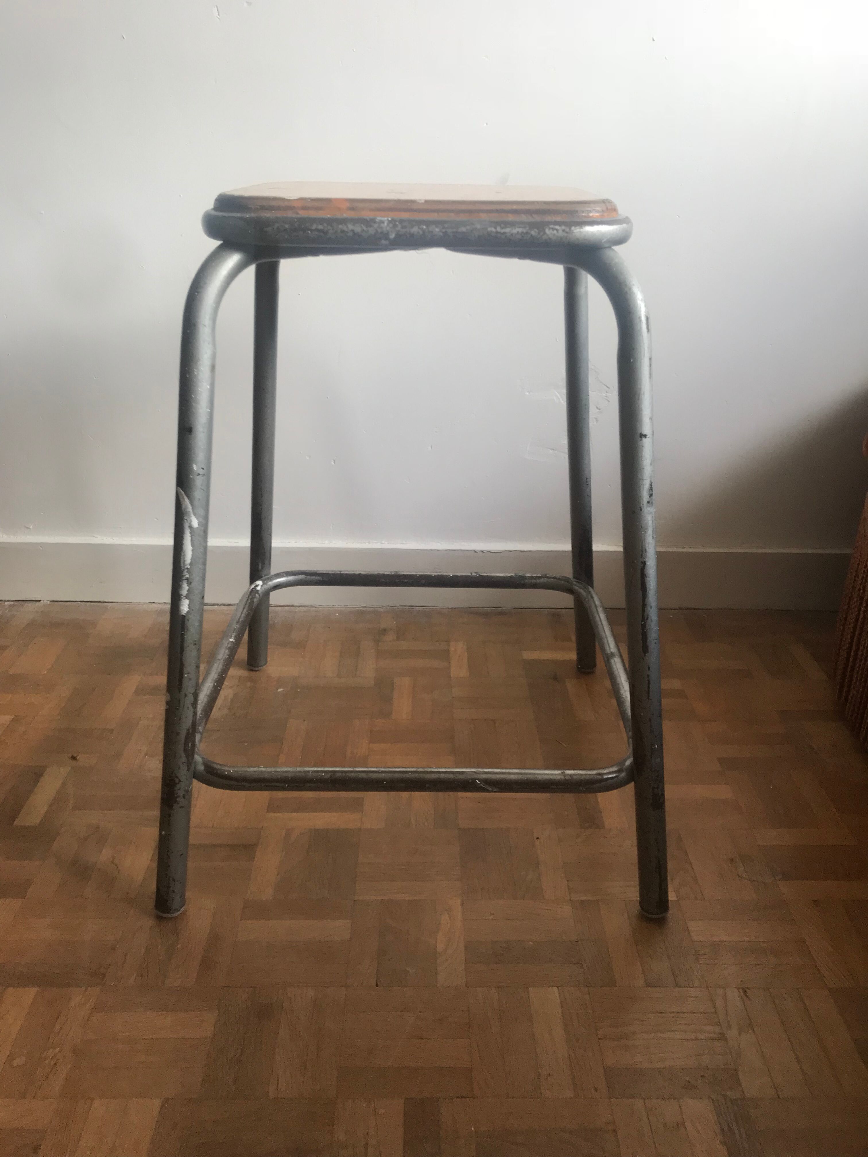 Laboratory stool