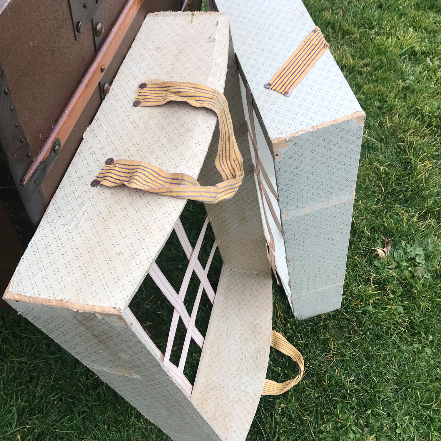 Wooden transport trunk canvas around 1870