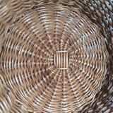 Wicker empty-pocket basket