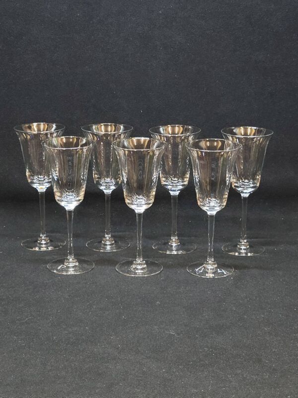7 verres à porto ou vin blanc en cristal Baccarat ou Saint louis