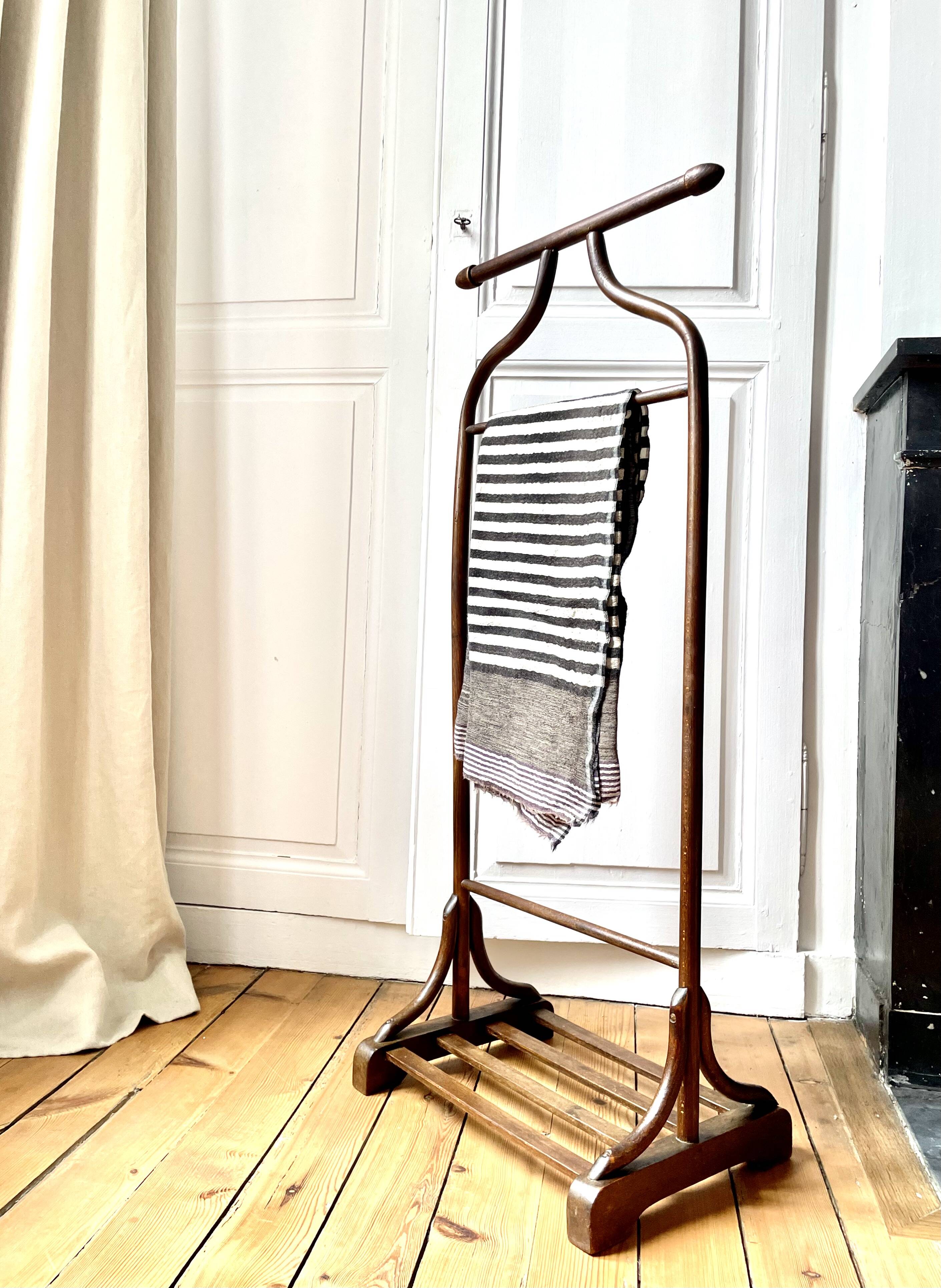 Thonet P133 valet, circa 1920