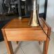 Table de chevet en orme massif – Maison Regain