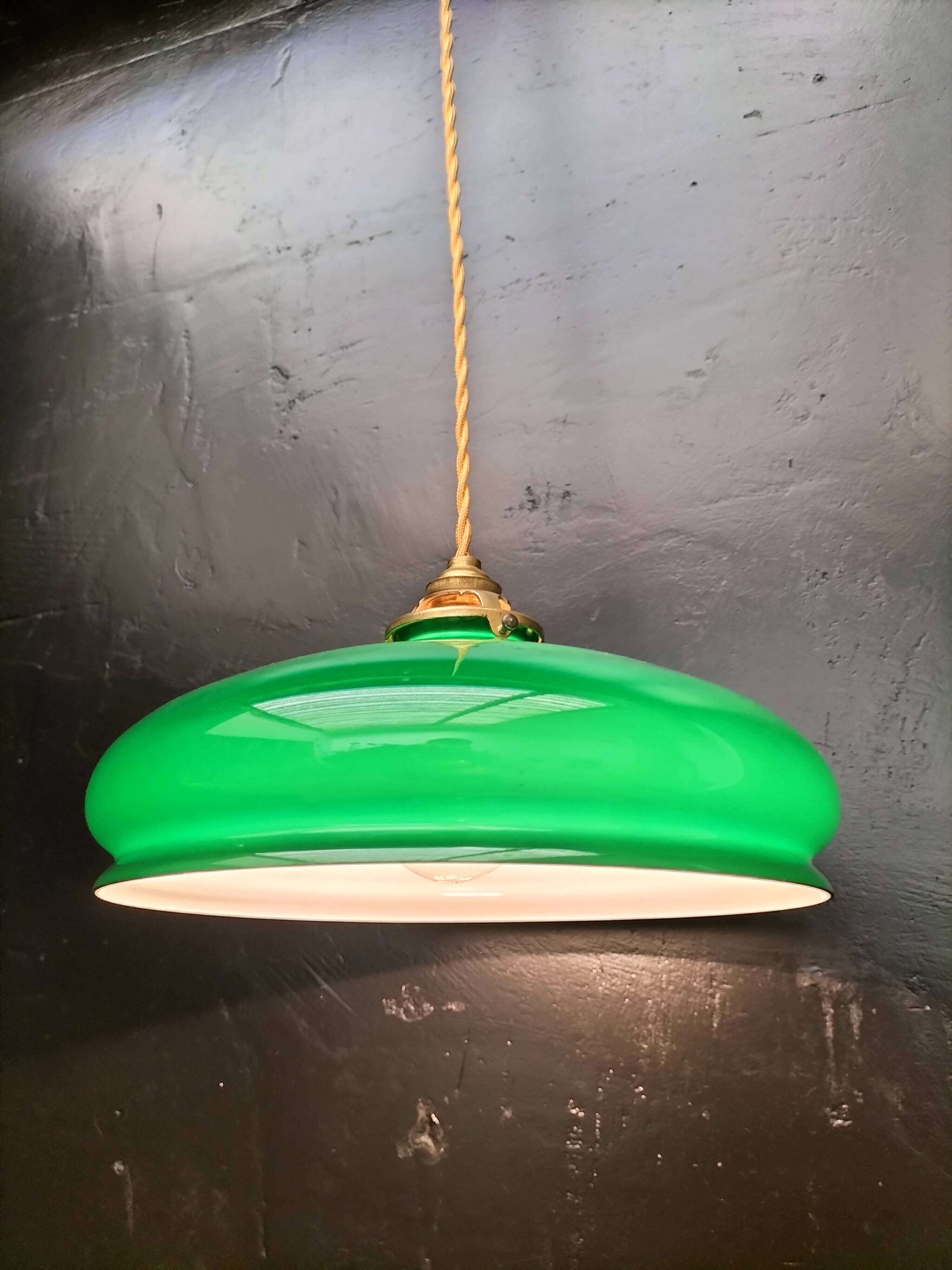 Green opaline suspension