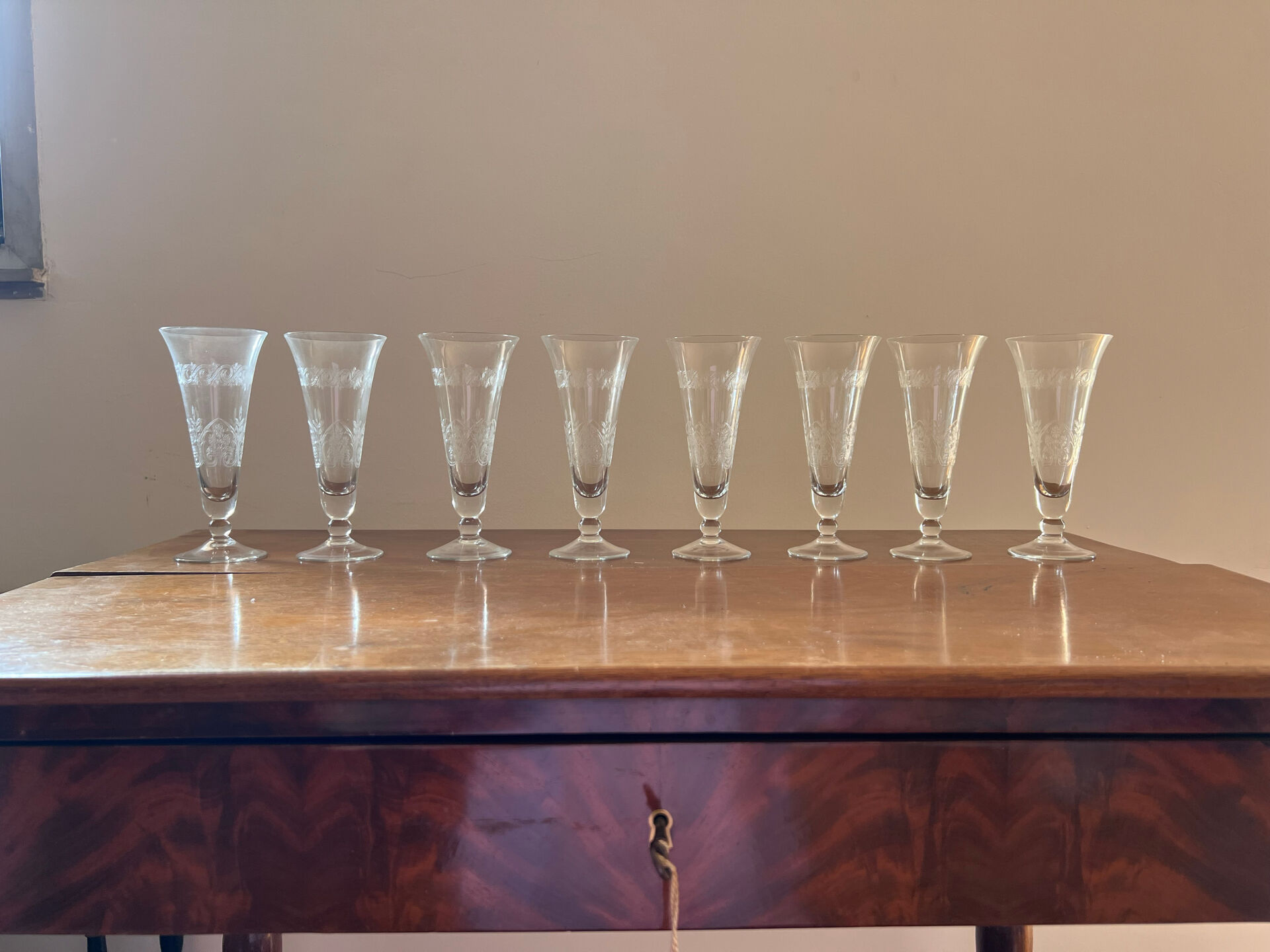 Set de verres cristal Art déco gravé (32 pieces) de 4 tailles