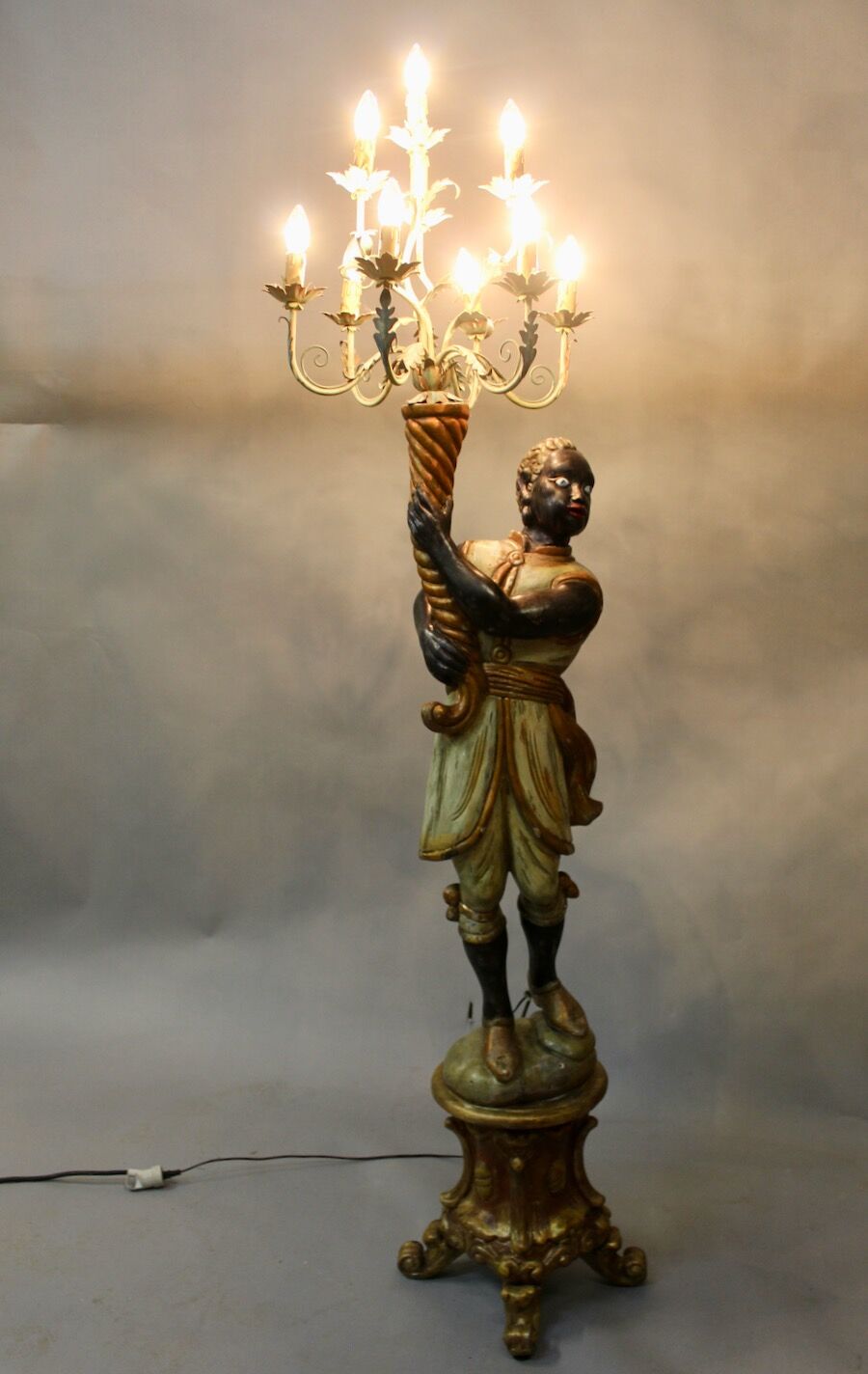 Nubian flare in wood and lacquered metal