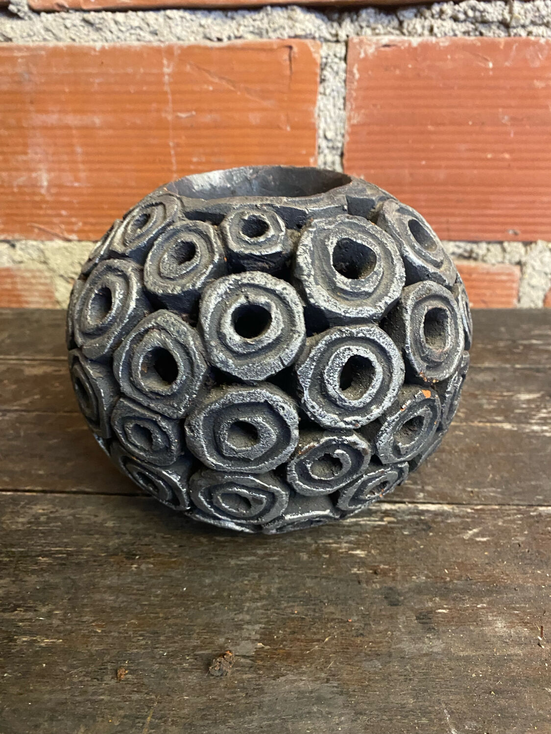 Vintage Design Black Ceramic Ball Vase #D654