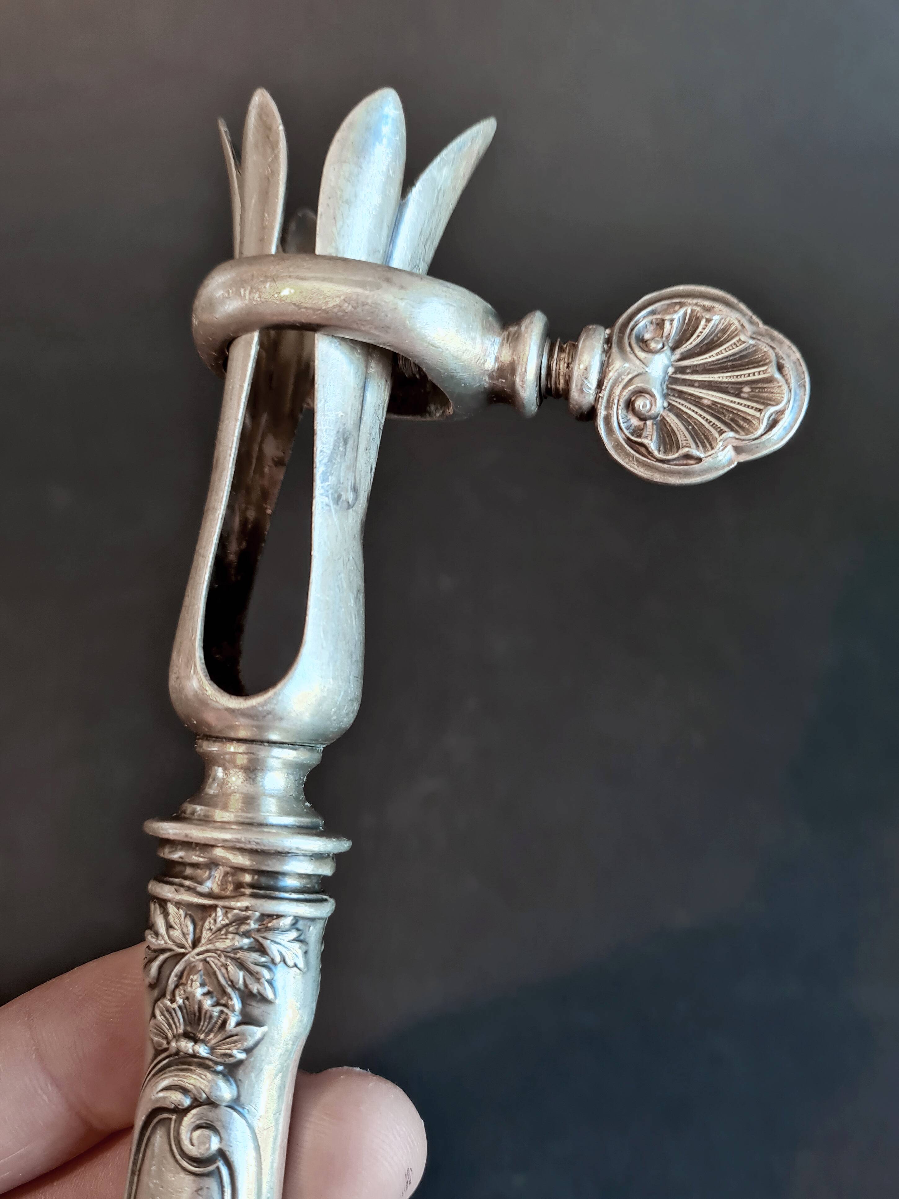 Rocaille Style Silver Metal Leg of Gigot Set - Ref 06.