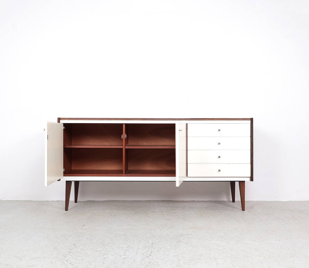 Buffet vintage en bois avec façades blanches, années 60