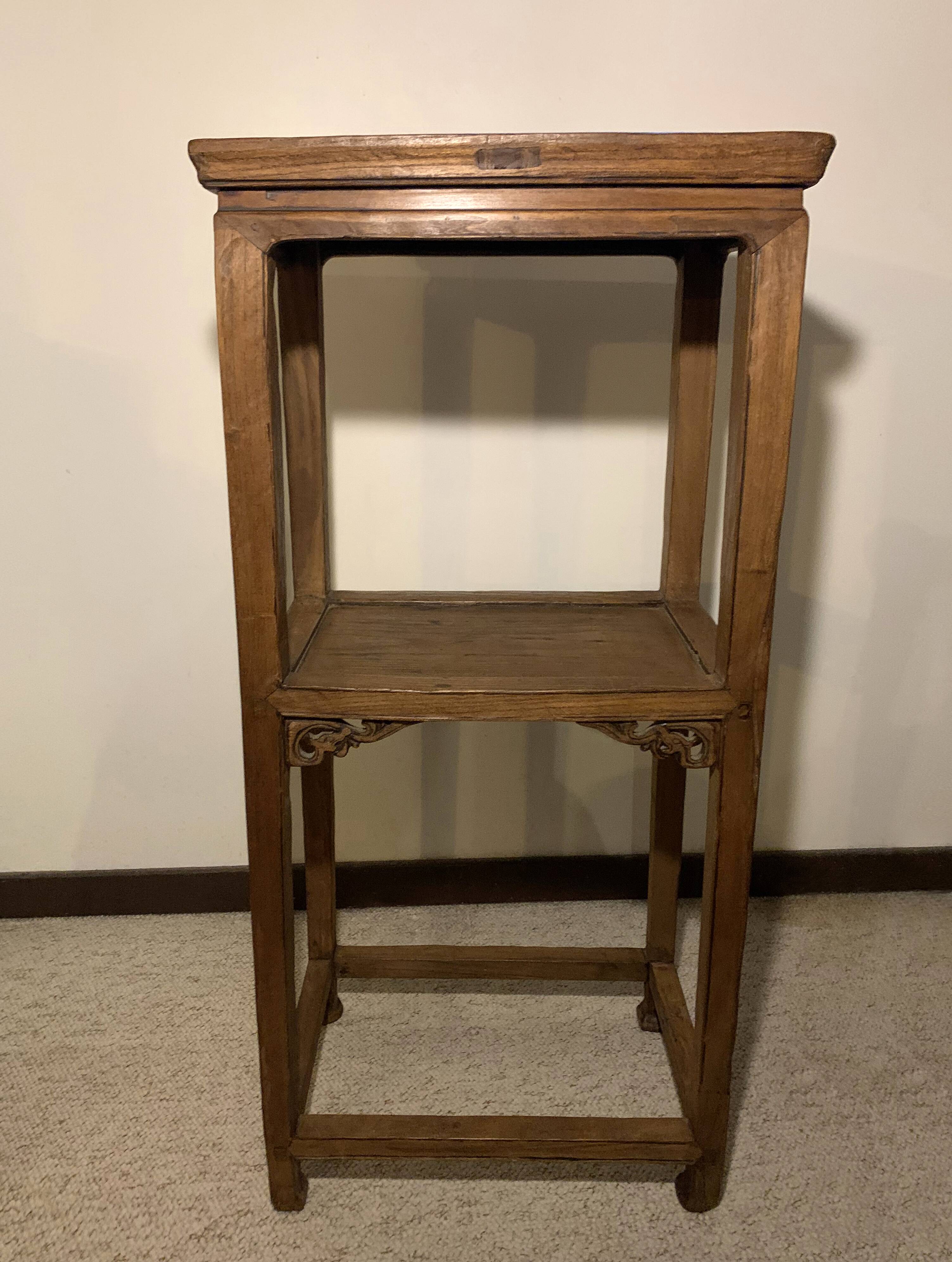 Chinese side table in Elm (Bedside or Tea stand), late 19th century.