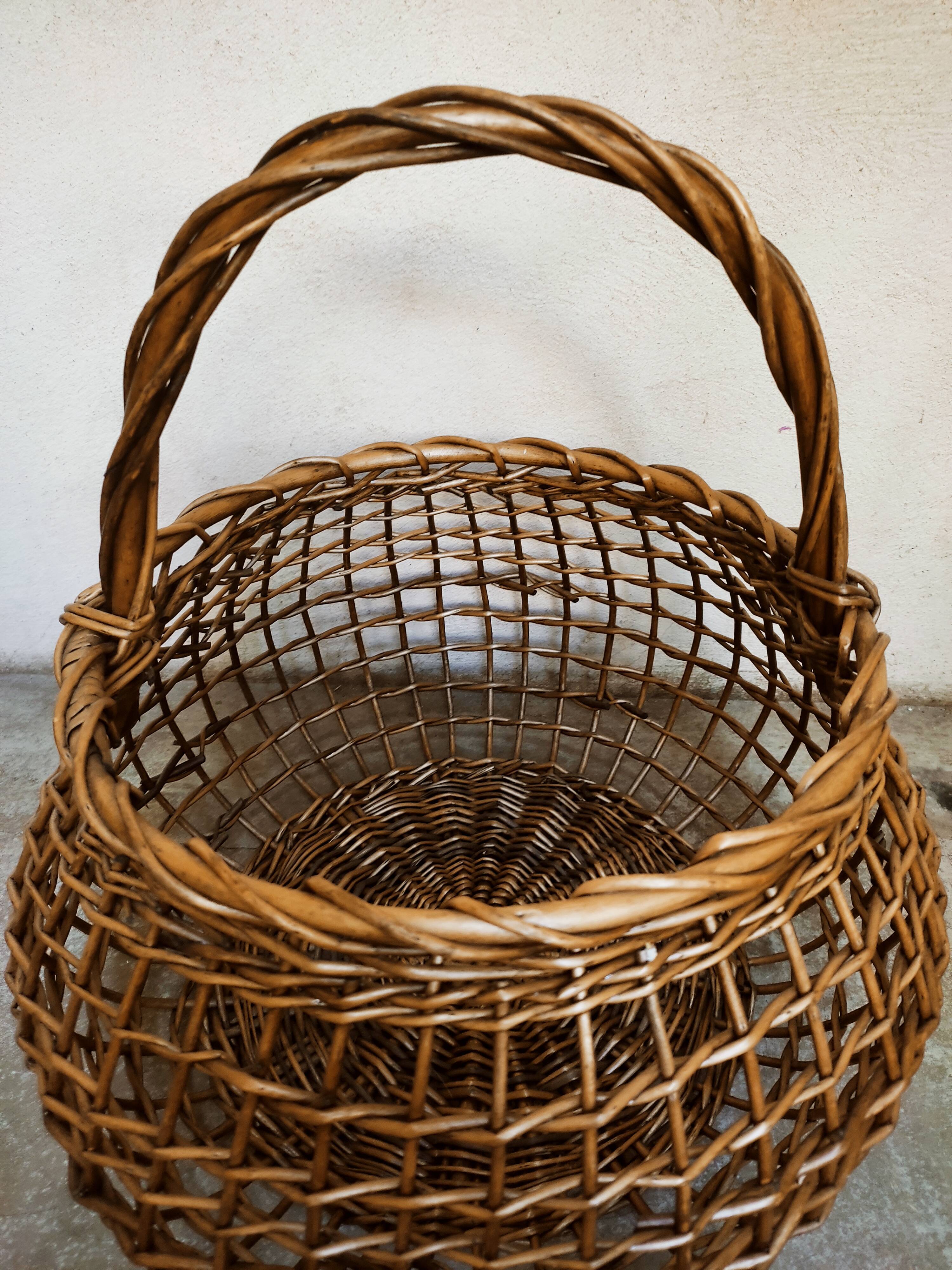 Openwork basket in willow rush