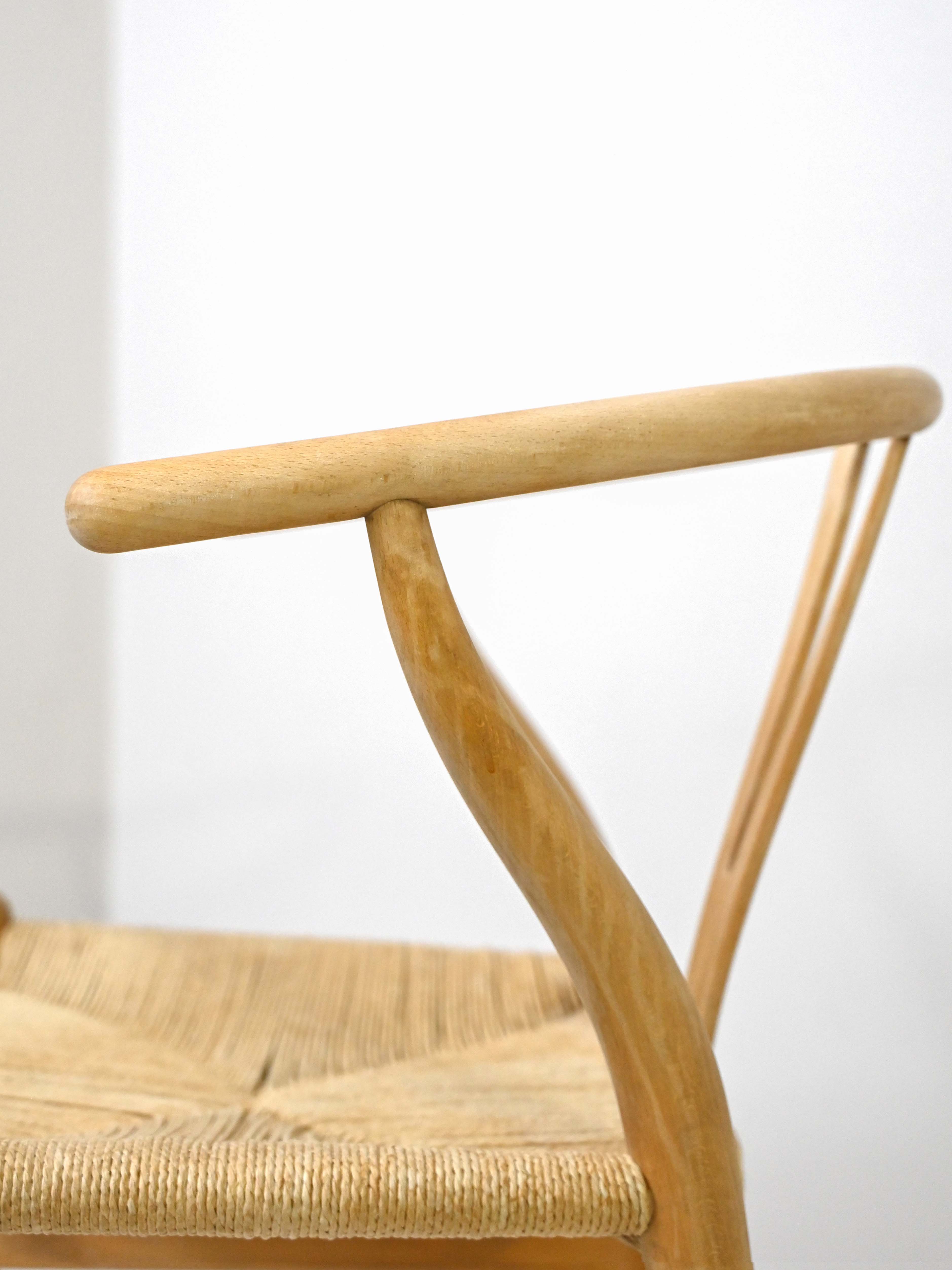 Set of six 'Wishbone chair' model chairs by Hans J. Wegner with leather cushions