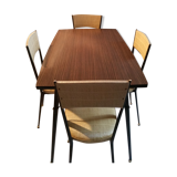 Table formica and its chairs
