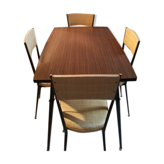 Table formica and its chairs