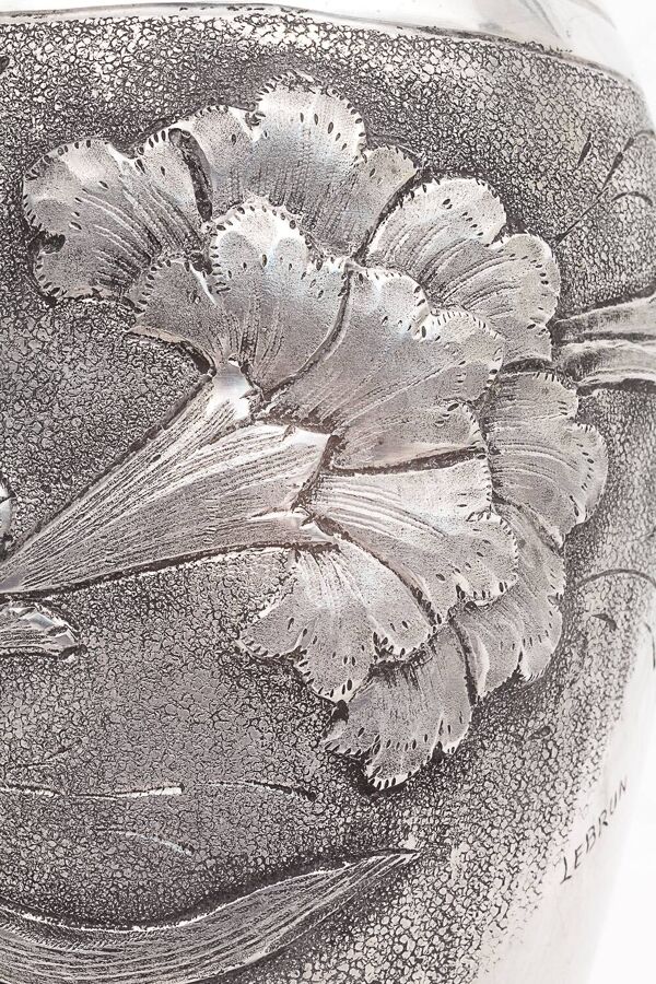 Vase Art Nouveau en étain