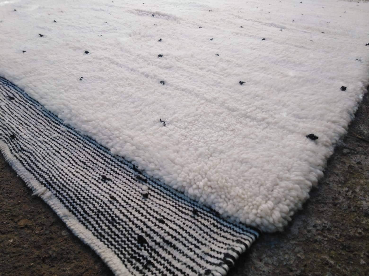 Mrirt rug, 100% virgin wool, 320x240cm