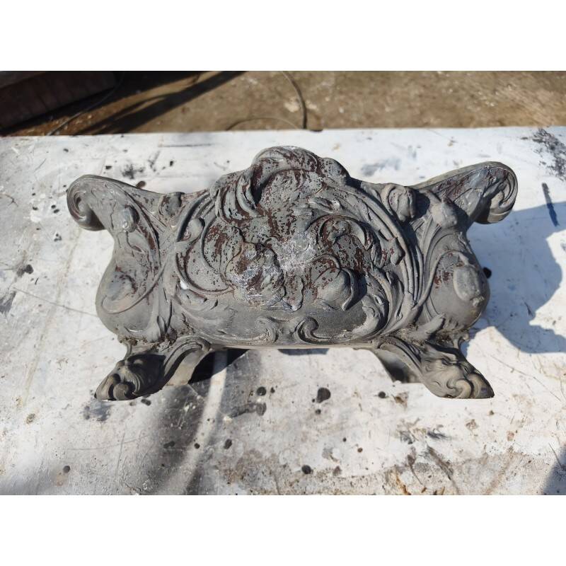 Aluminium planter from 1900 by the Charleville-Mézières establishments.