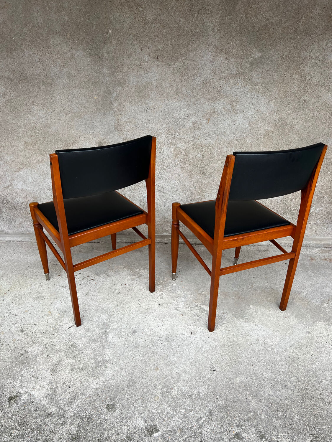 2 wooden and faux leather chairs in Scandinavian style