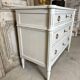Commode de style Louis XVI peinte blanc