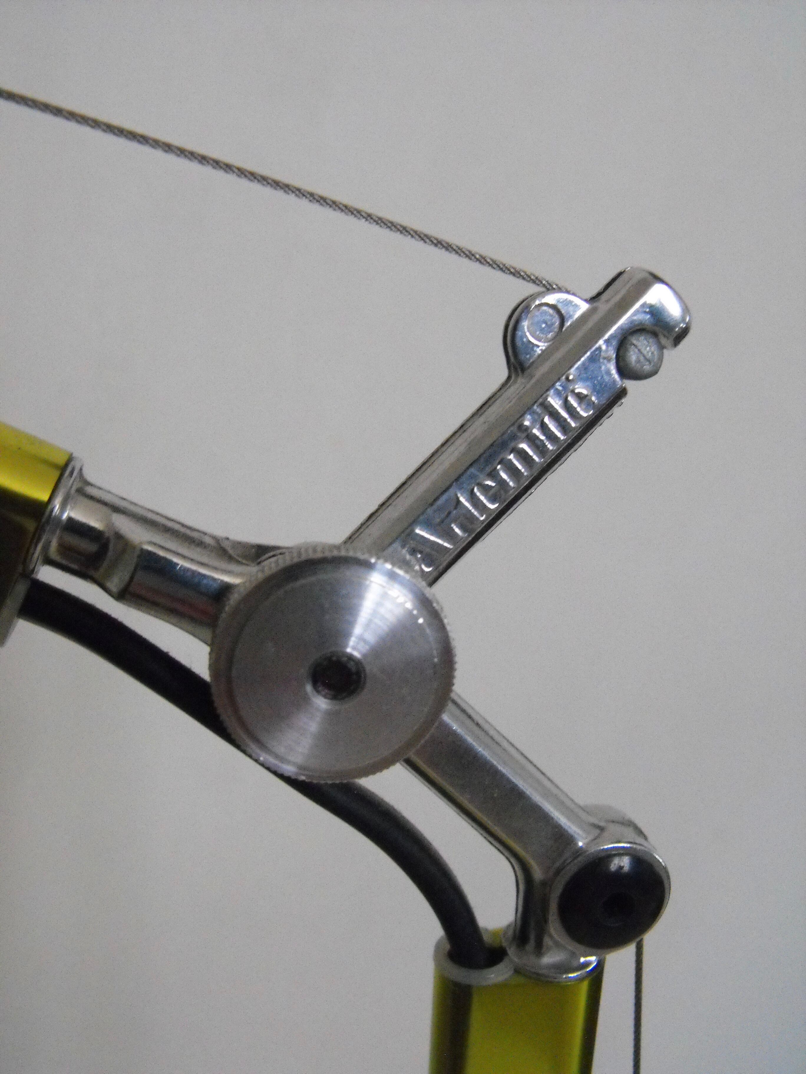 Artemide desktop lamp model toloméo micro .