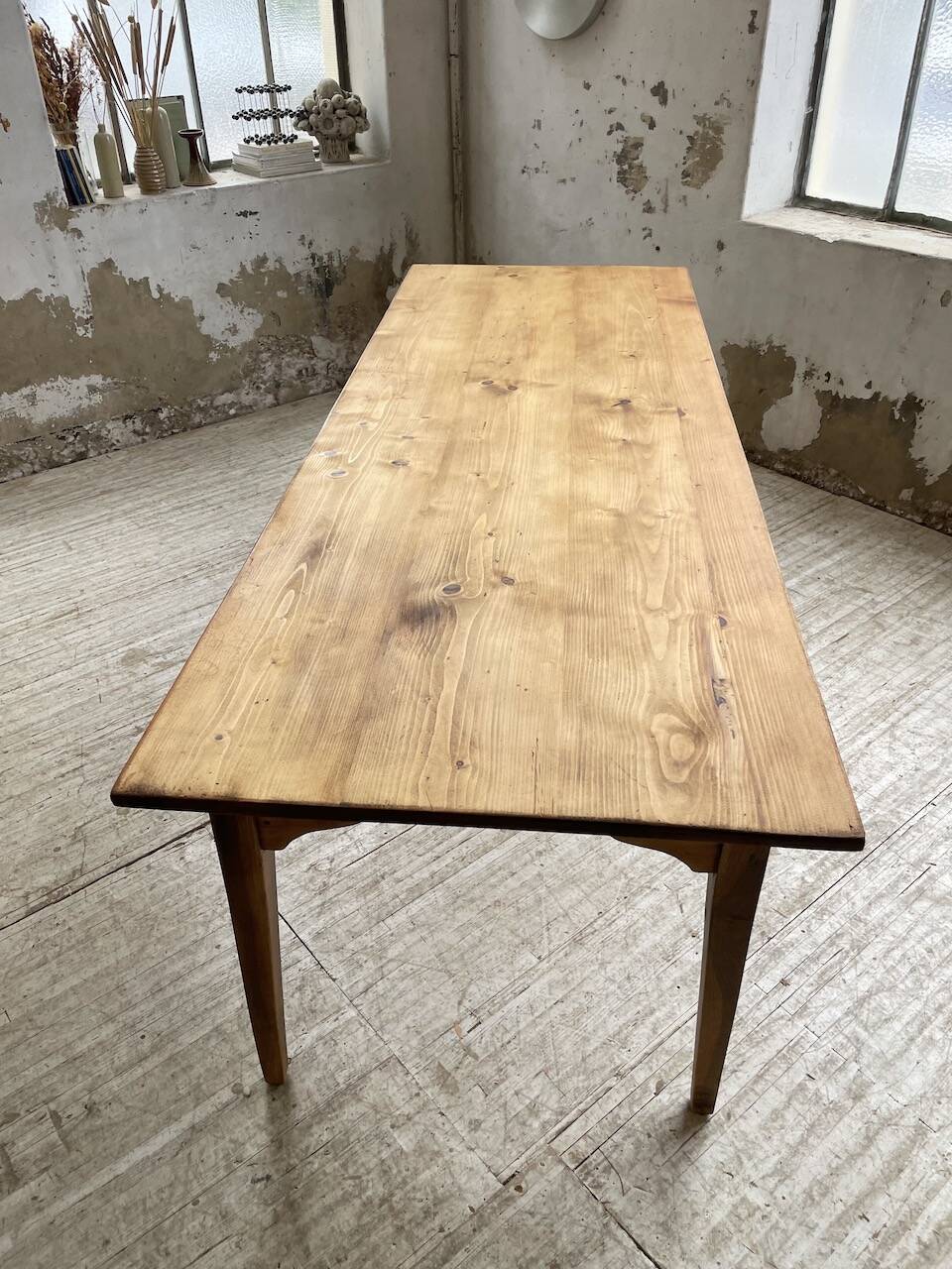 Farmhouse table with spindle legs 2.50m