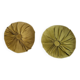 2 velvet cushions