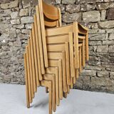 Set de 8 chaises empilables
de Karl Klipper