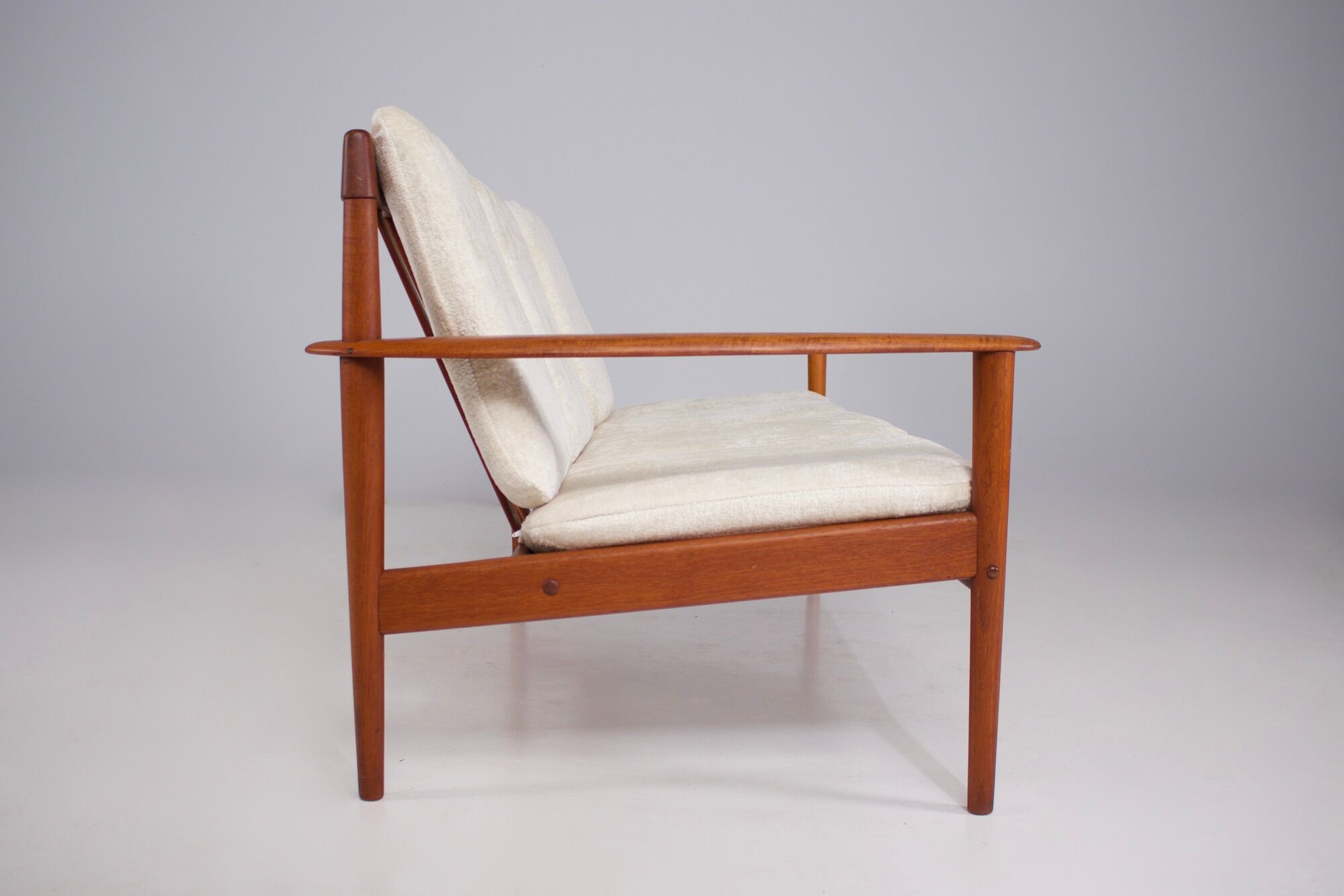Bench "PJ 56/3" by Grete Jalk