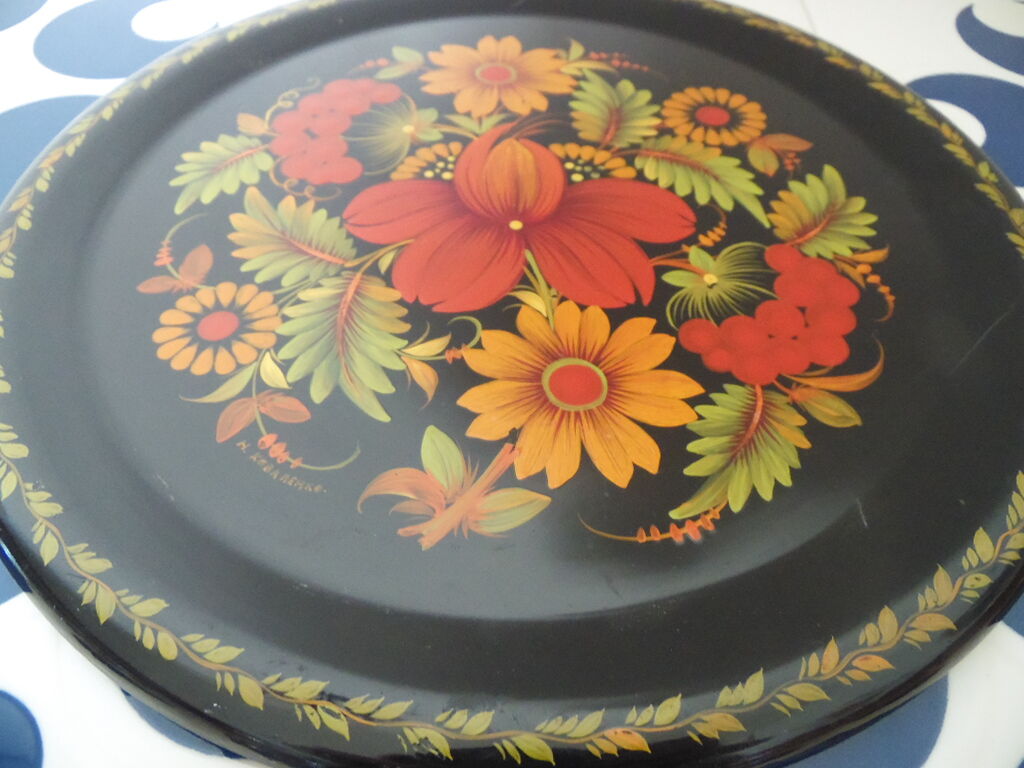 Decorative plate Khokhloma