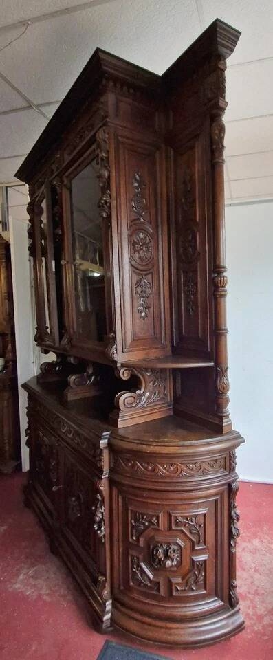 Very important Renaissance style chateau library buffet in oak