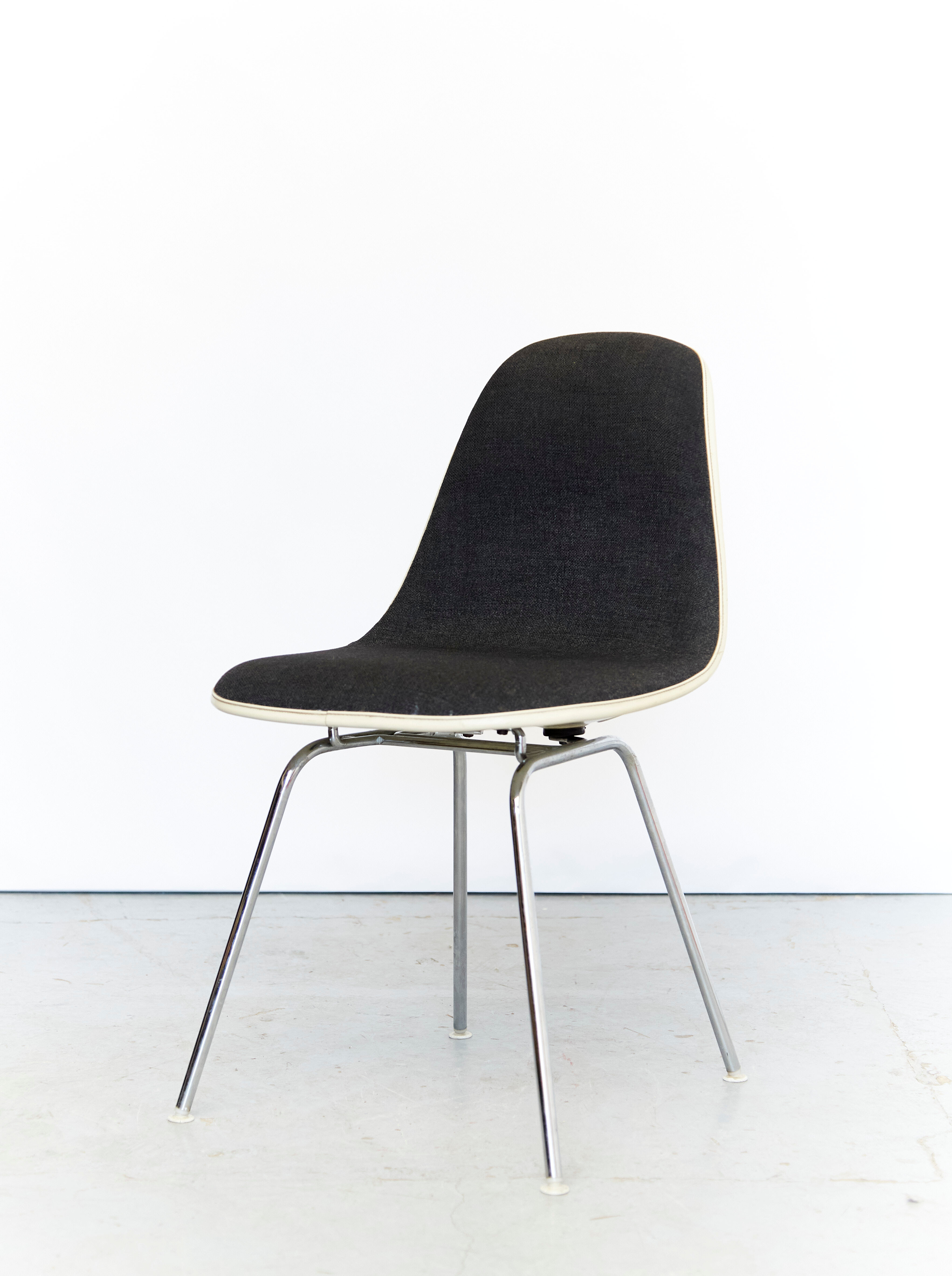 Charles & Ray Eames fiberglass sidehair DSS for Herman Miller Fehlbaum