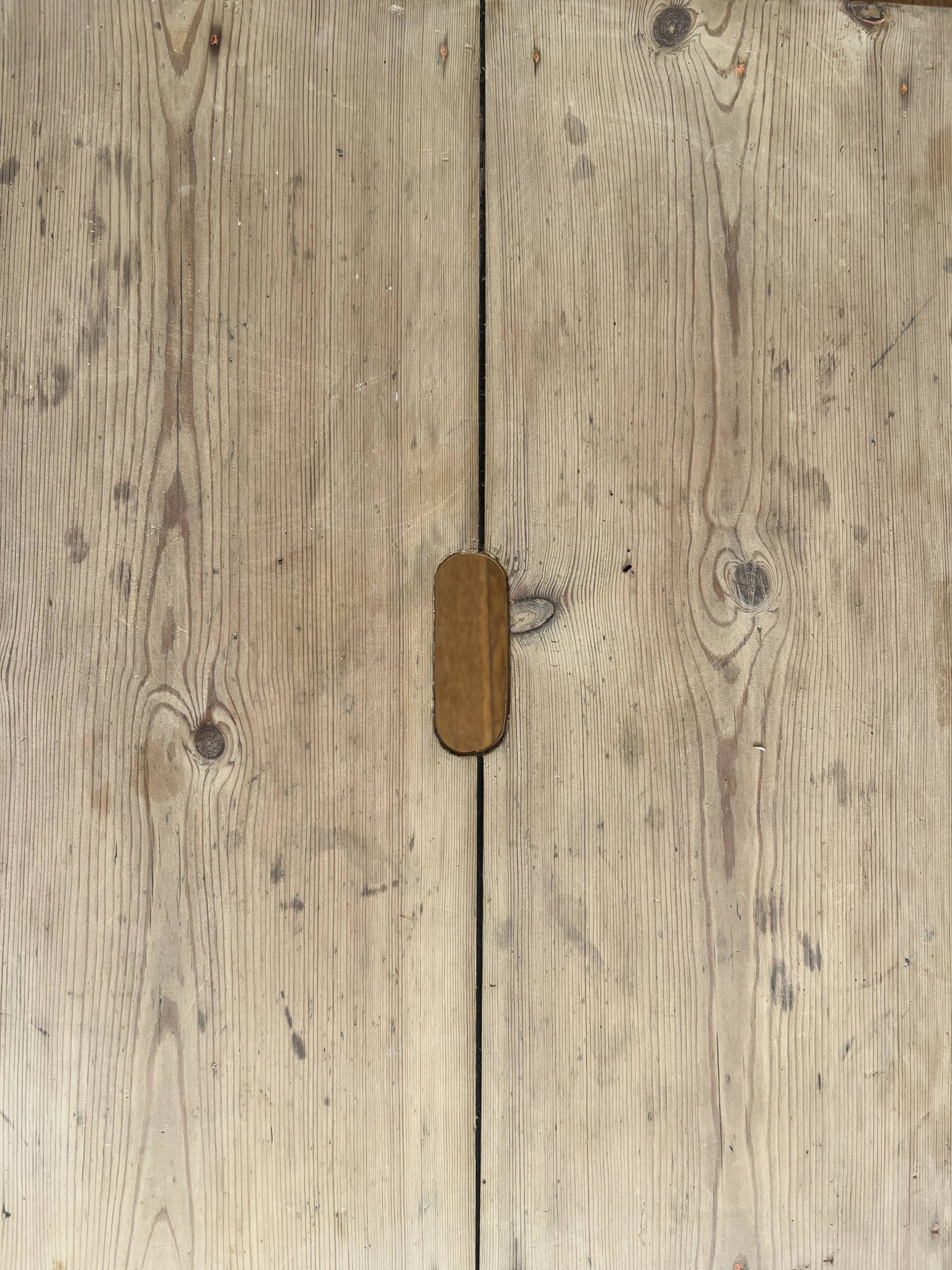 Petite table basse en bois massif