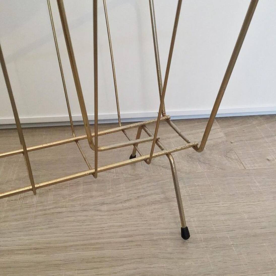Vintage magazine rack in gold metal