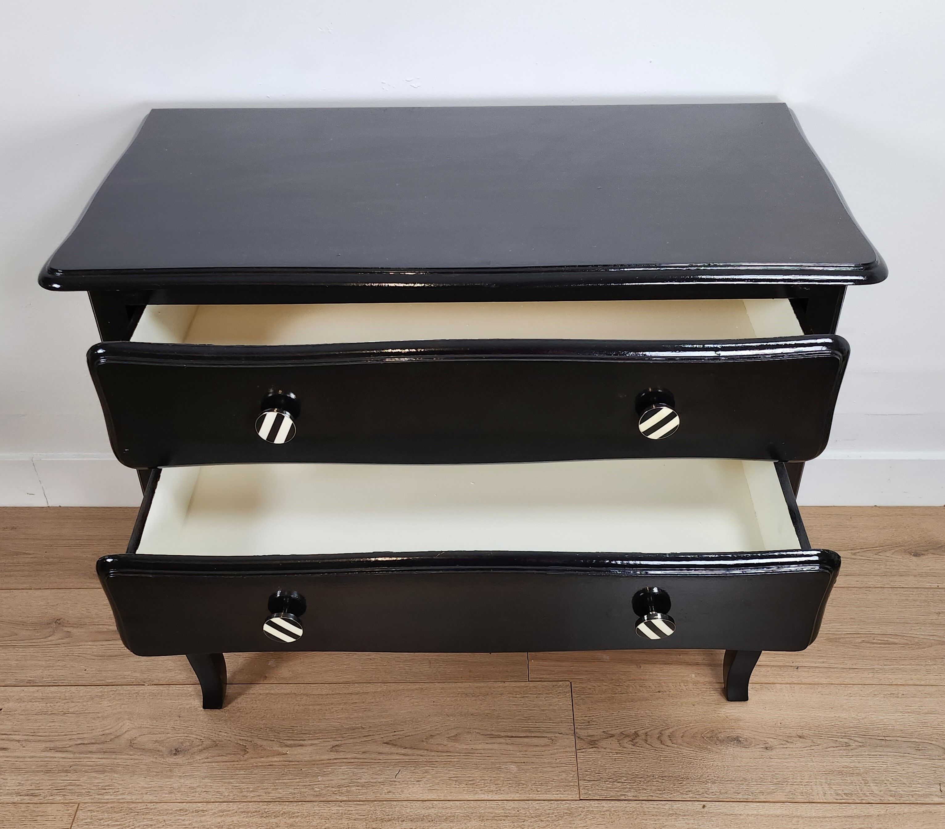 Black chest of drawers