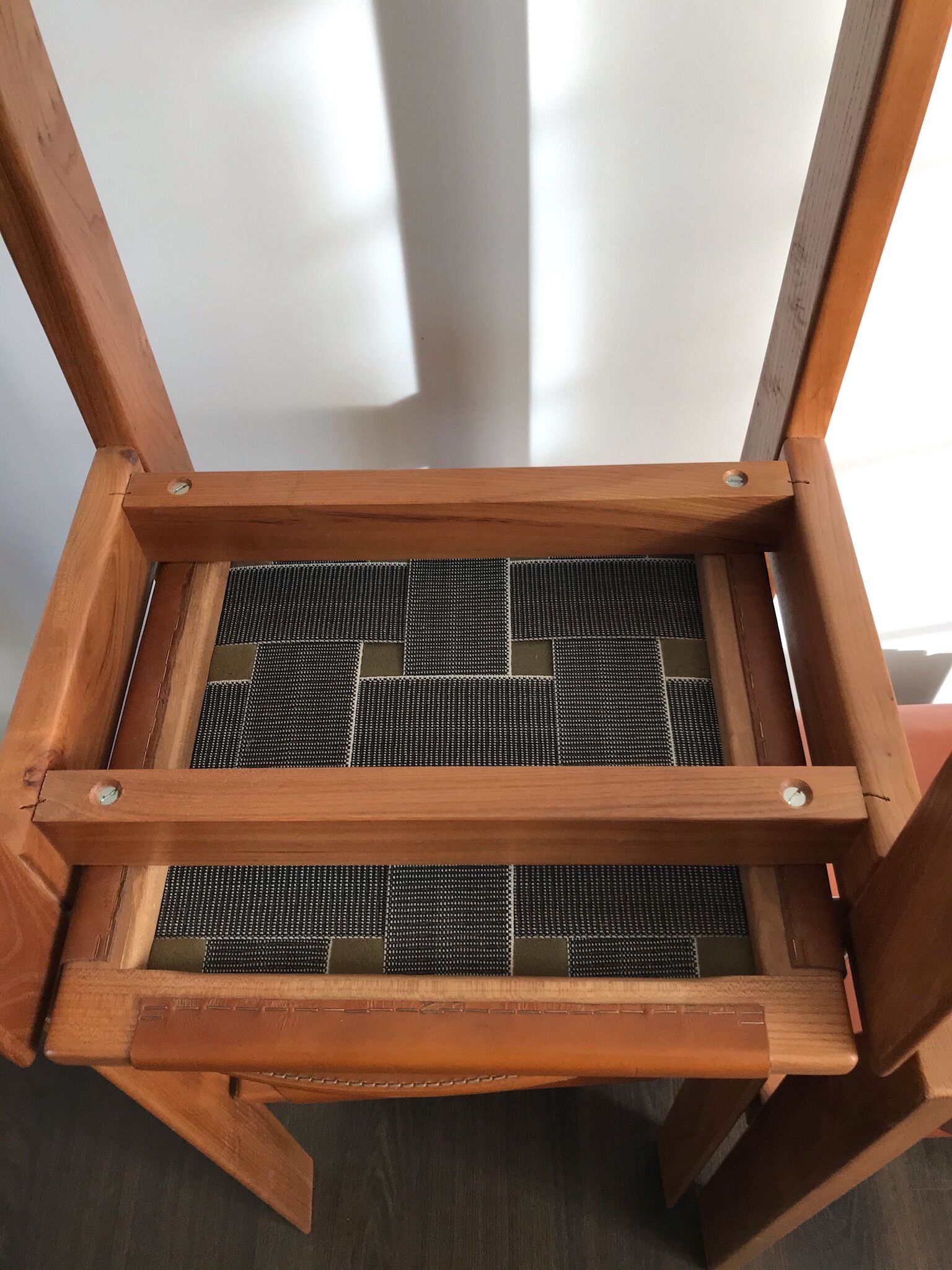 Set of 4 elm chairs and leather, 80s