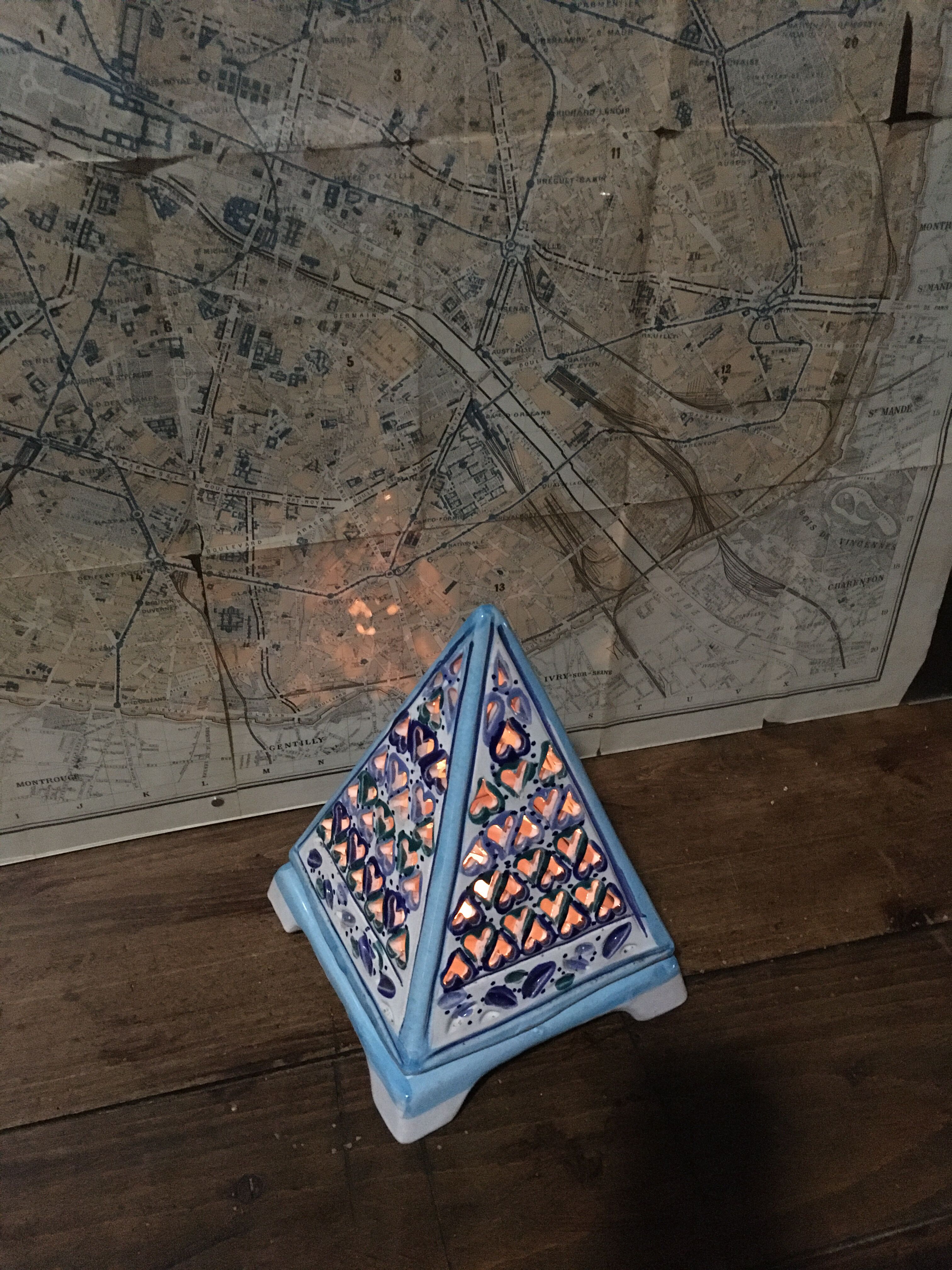 Photophore ceramic pyramid