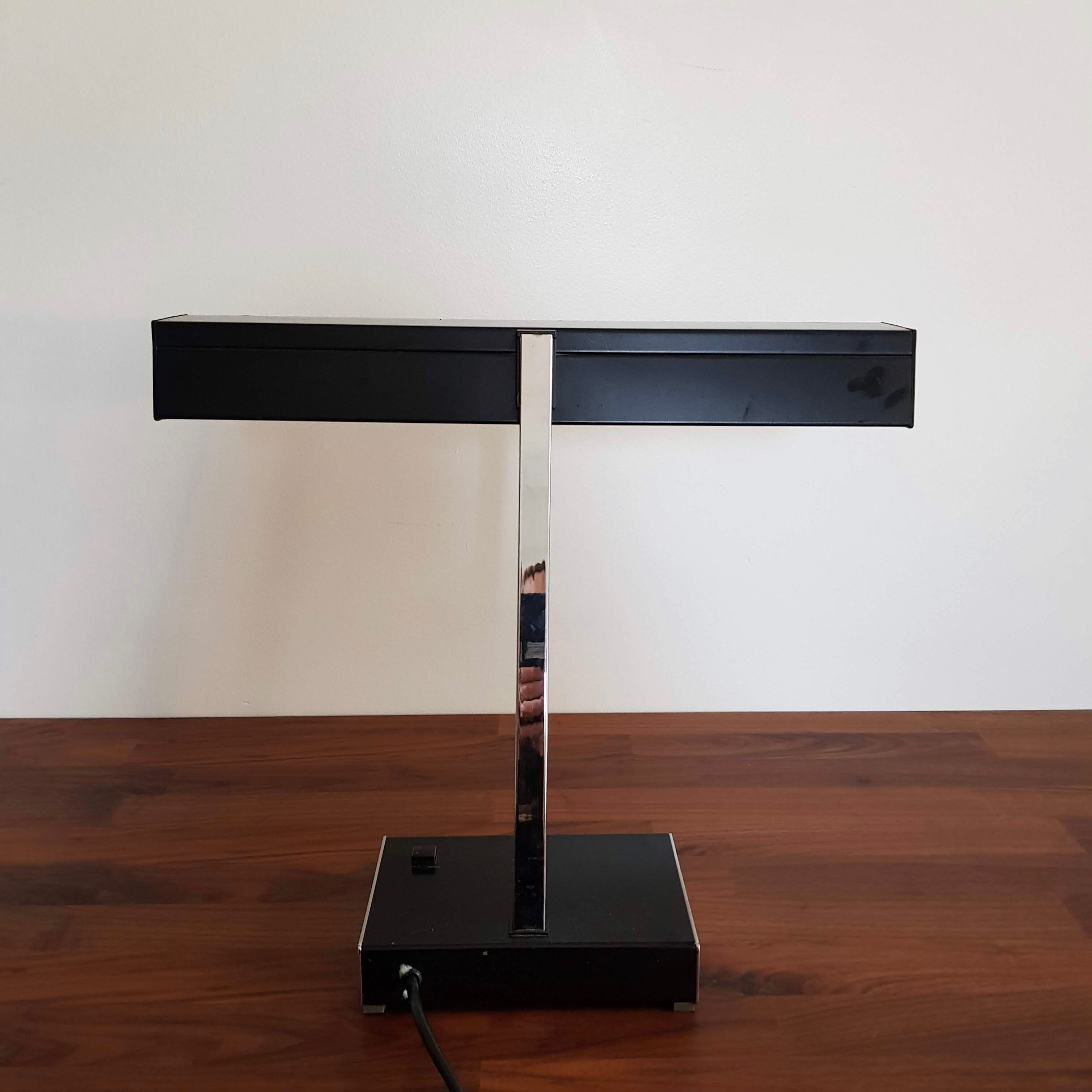 Large Scandinavian desk lamp designer Jac Jacobsen editor Luxo in black and chrome lacquered metal