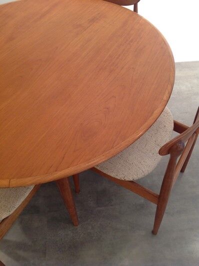 Set table and 4 chairs Parker Furniture