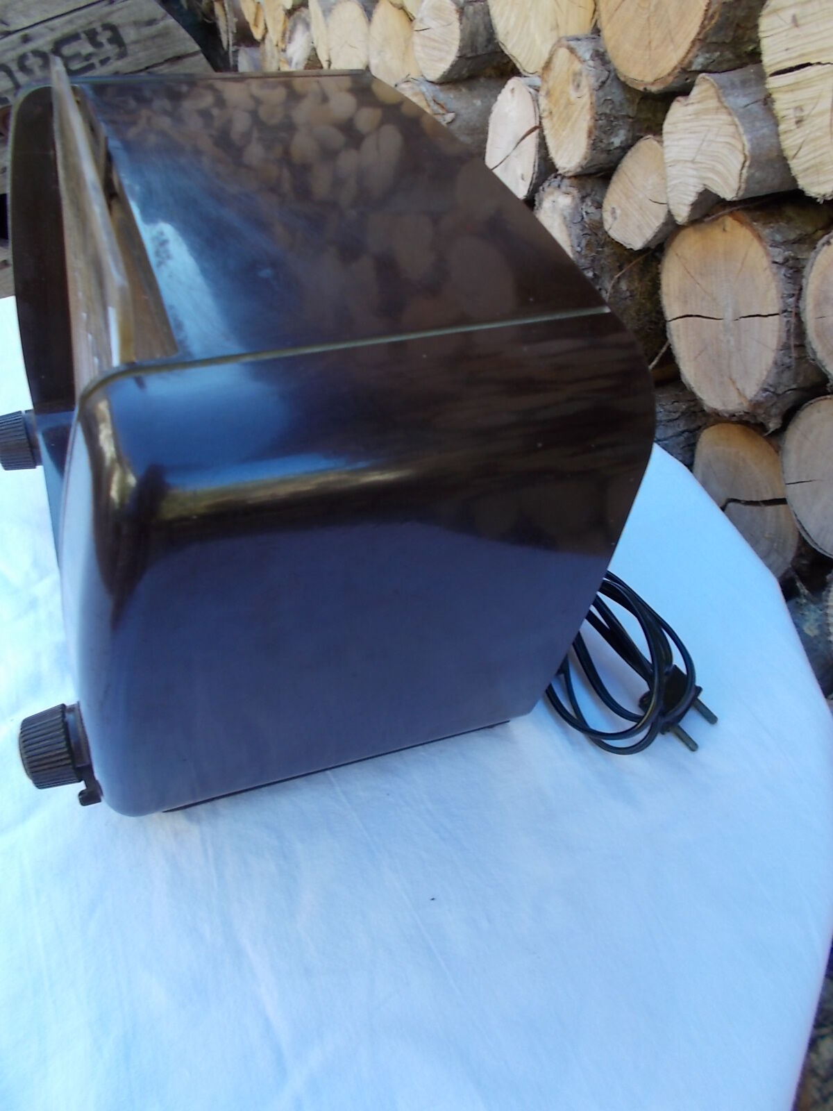 Former Philips Art Deco radio in Bakelite