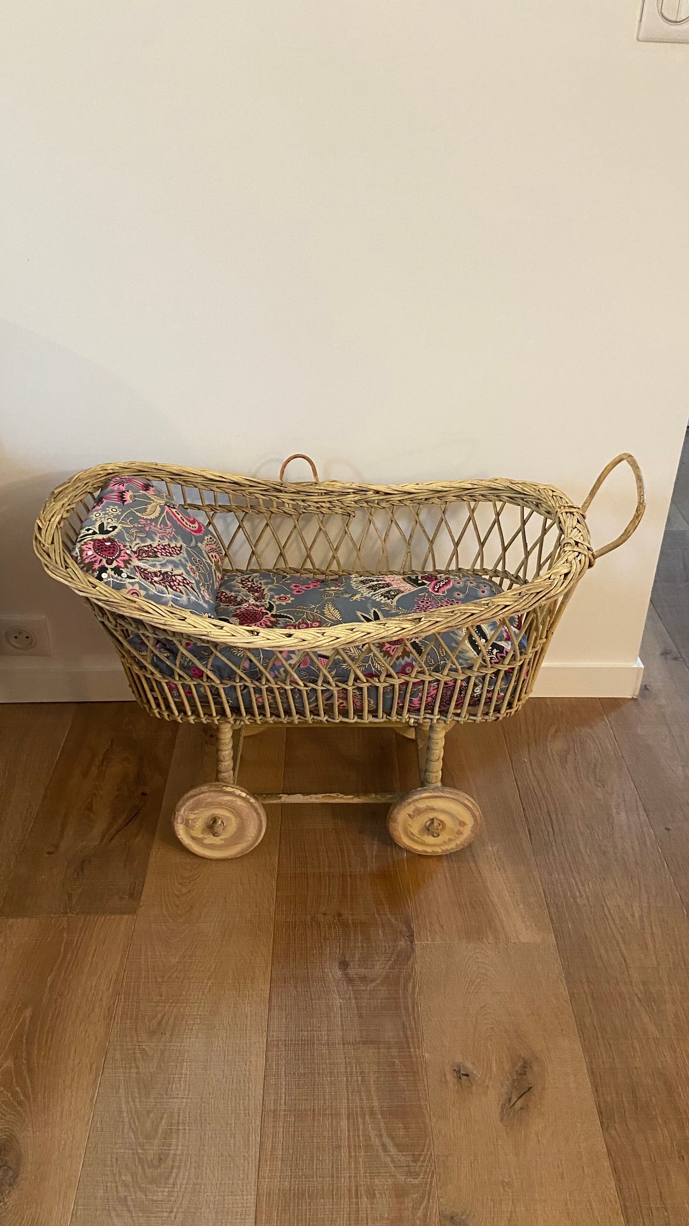 Christmas Pop-up 2022 -Vintage rattan doll stroller cradle