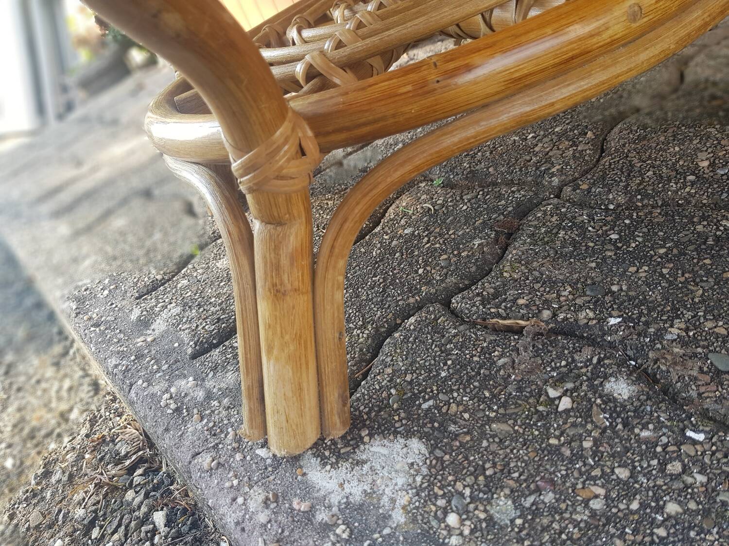 Round garden coffee table