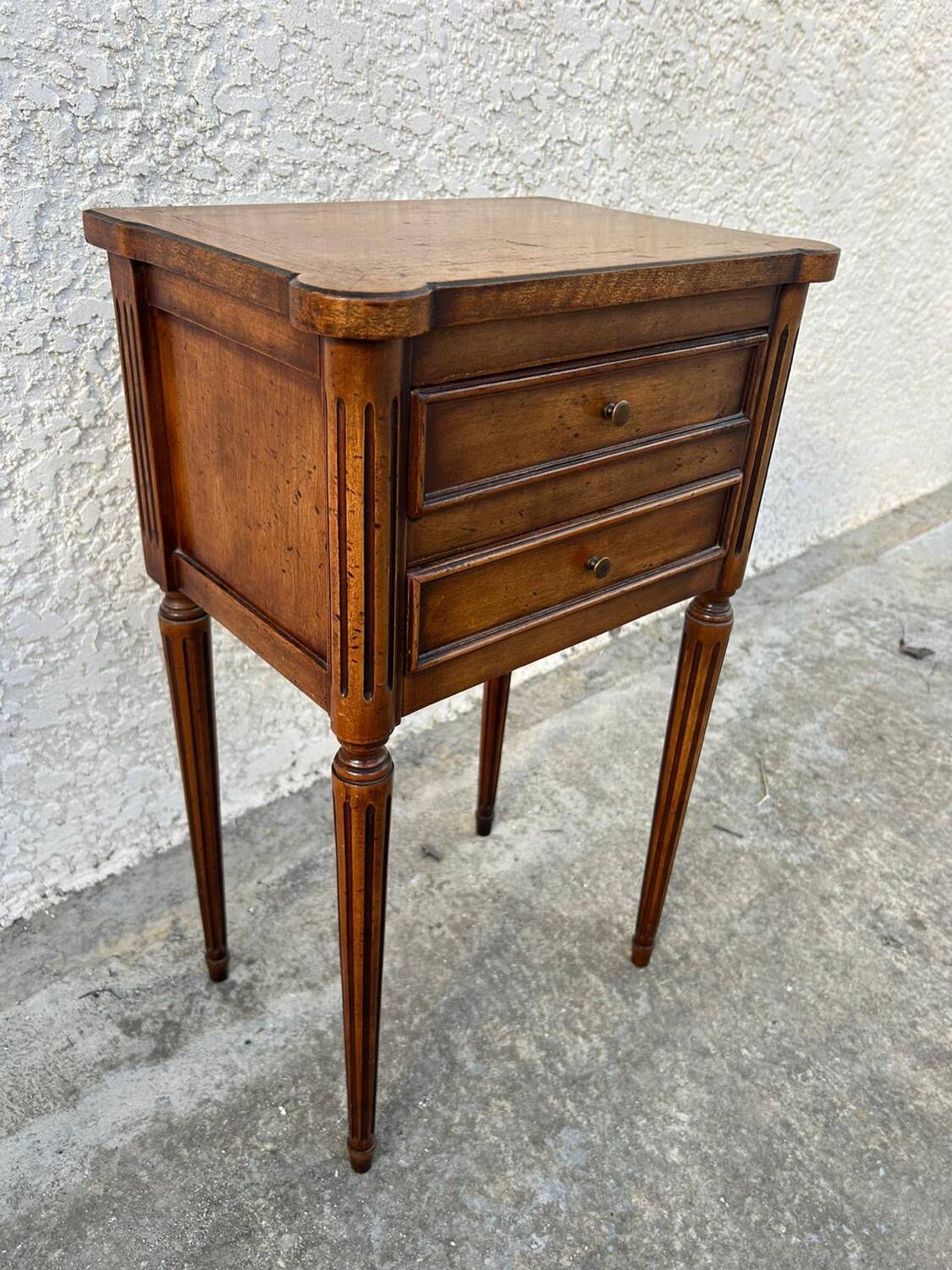 Paire de chevets style Louis XVI