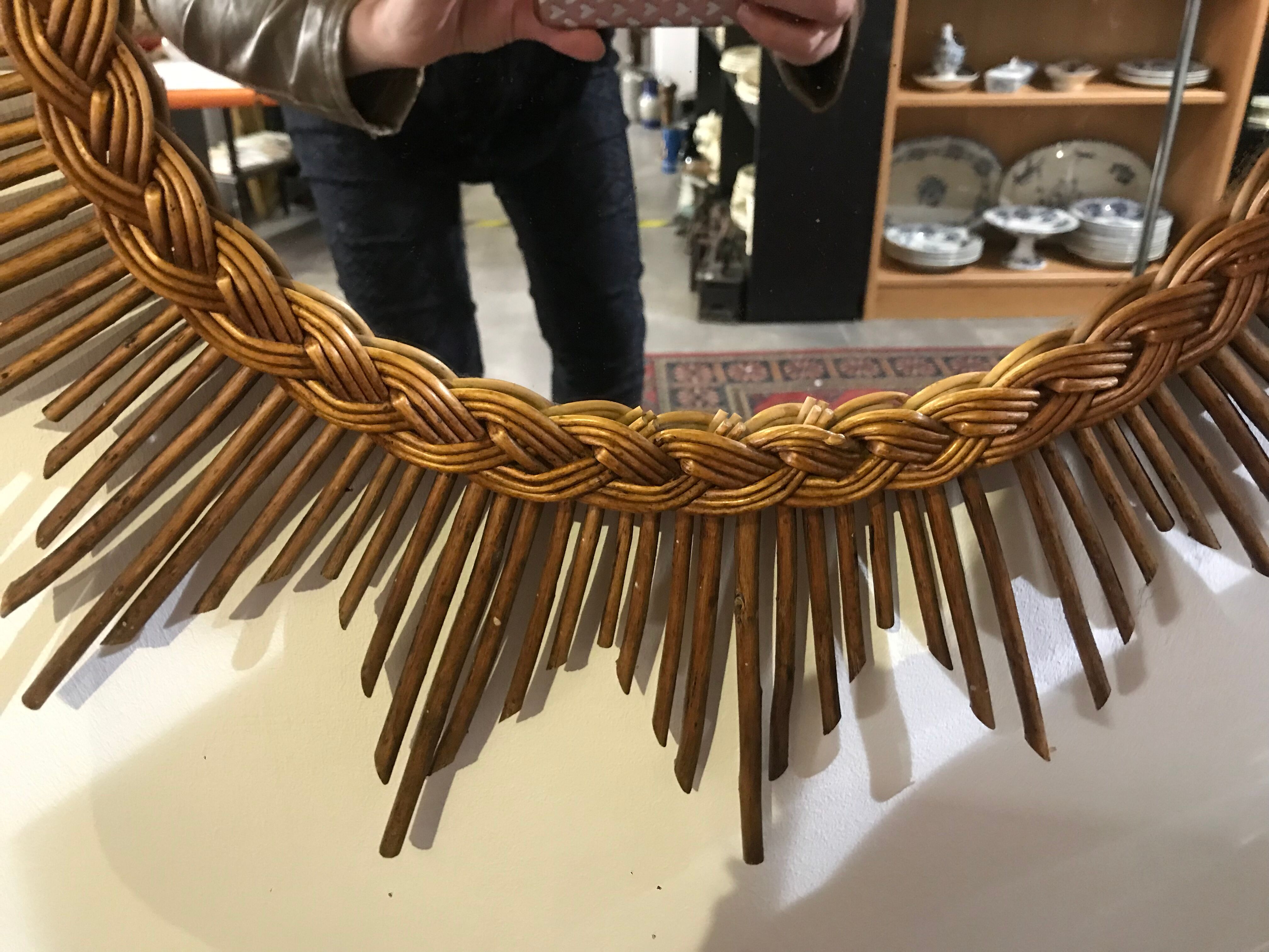 Mirror sun in oval rattan - 58x62cm