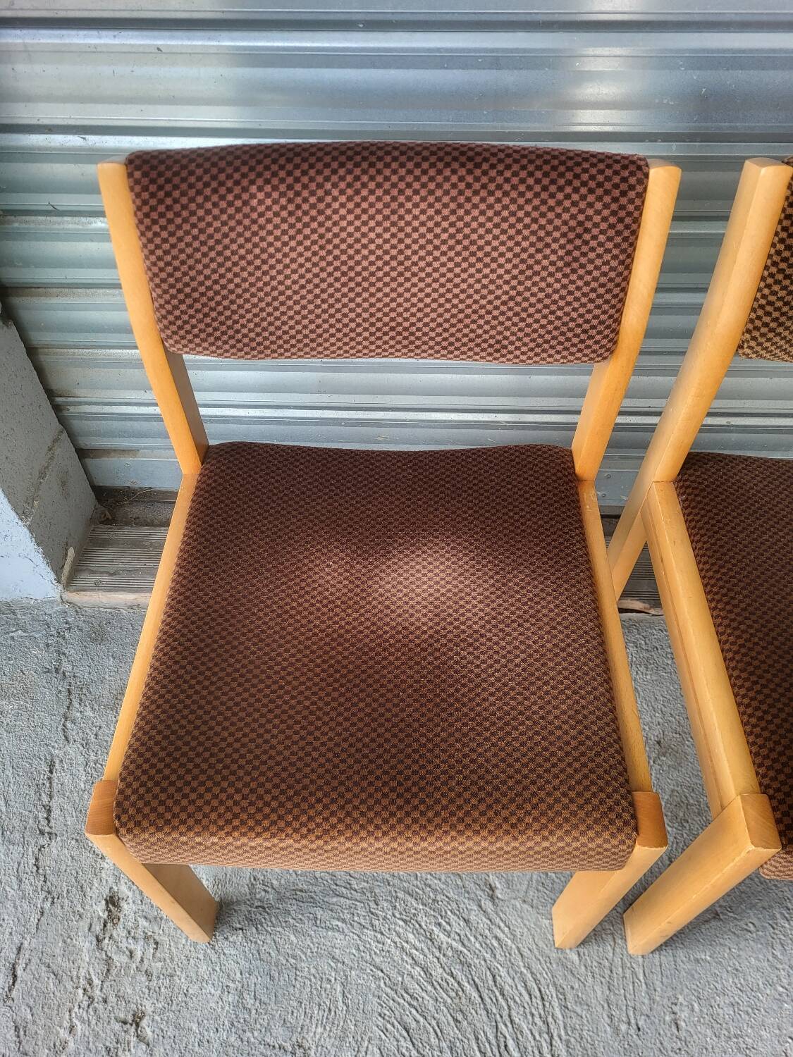 set of 6 Scandinavian style chairs in solid wood and vintage velvet