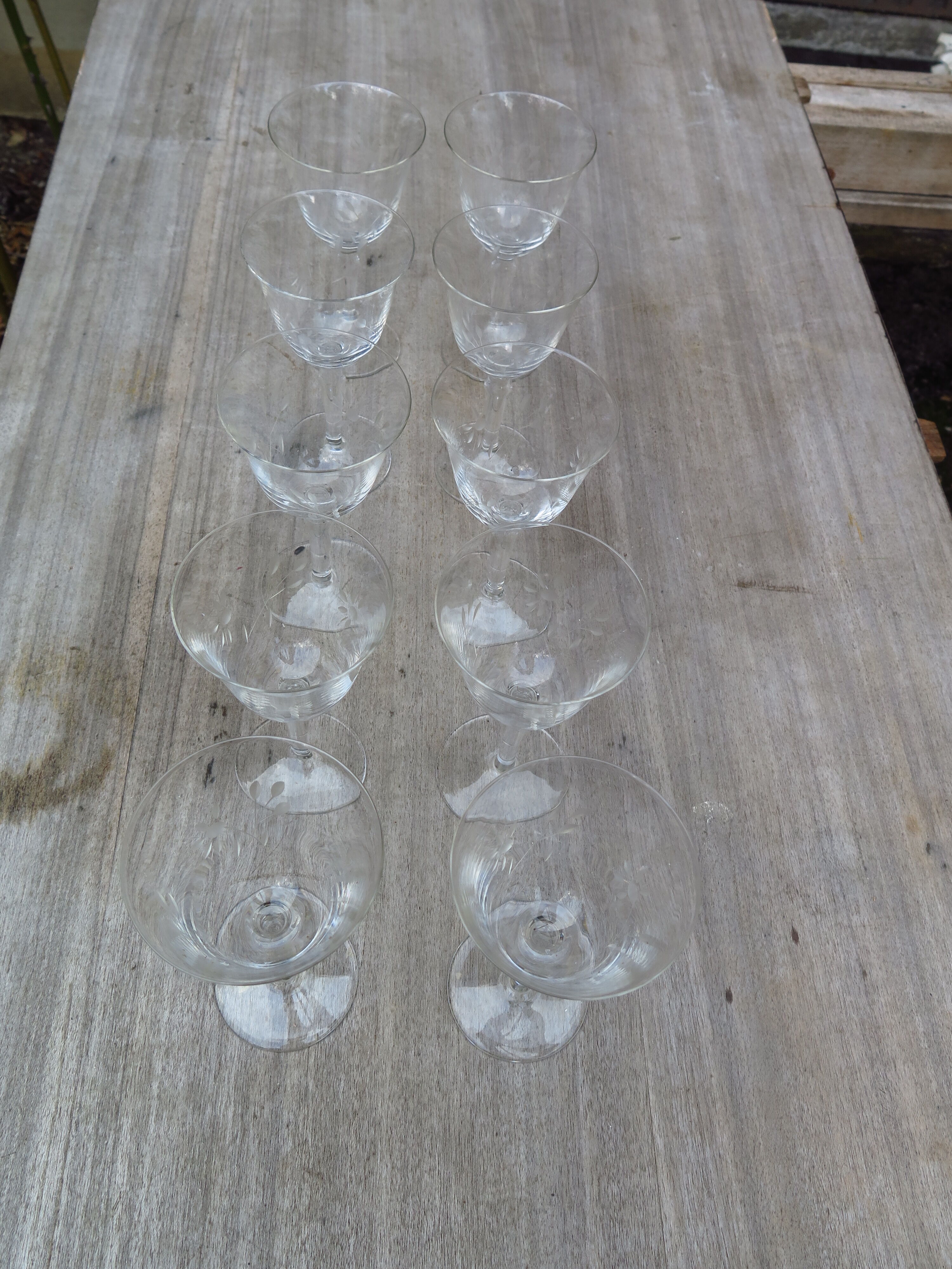 Set of 10 glasses in frosted engraved crystal XIXth