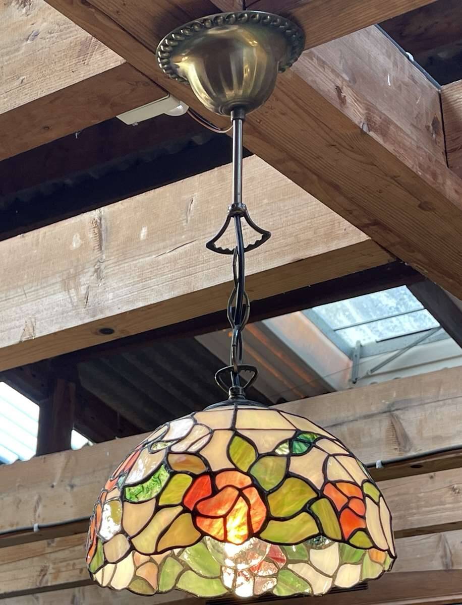 Tiffany-style glass pendant light