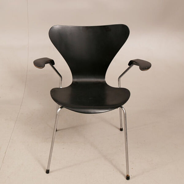 Chaise en bois laqué noir d'Arne Jacobsen pour Fritz Hansen année 50 model SJUAN