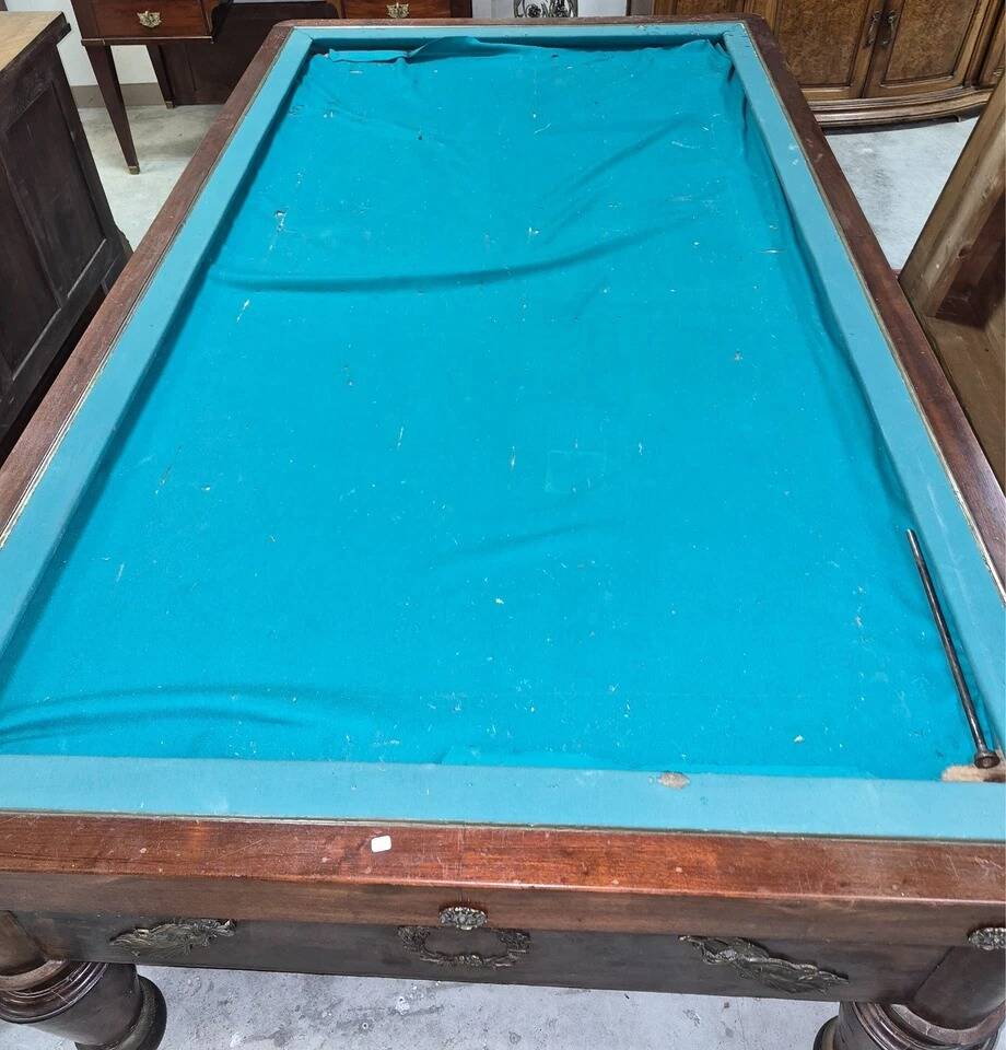 French billiards from the Empire period in mahogany, resting on four legs.