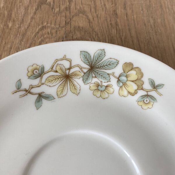 Lot de six tasses et sous-tasses en porcelaine décorée par Richard Ginori